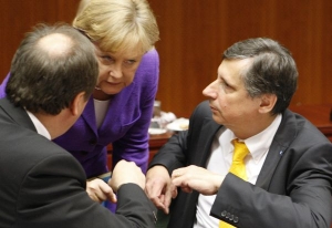 Český premiér a ministr zahraničí s německou kancléřkou Merkelovou.